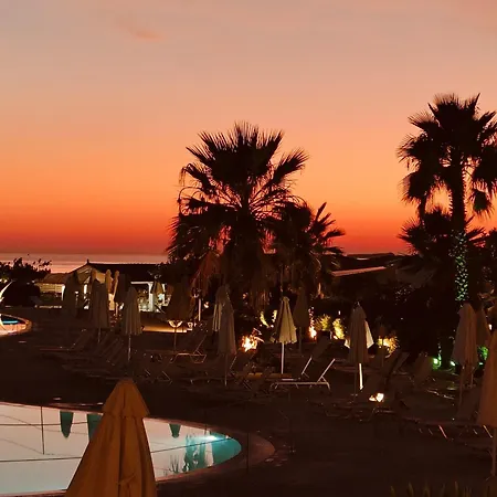 Relaxrooms 3* Lefkimi